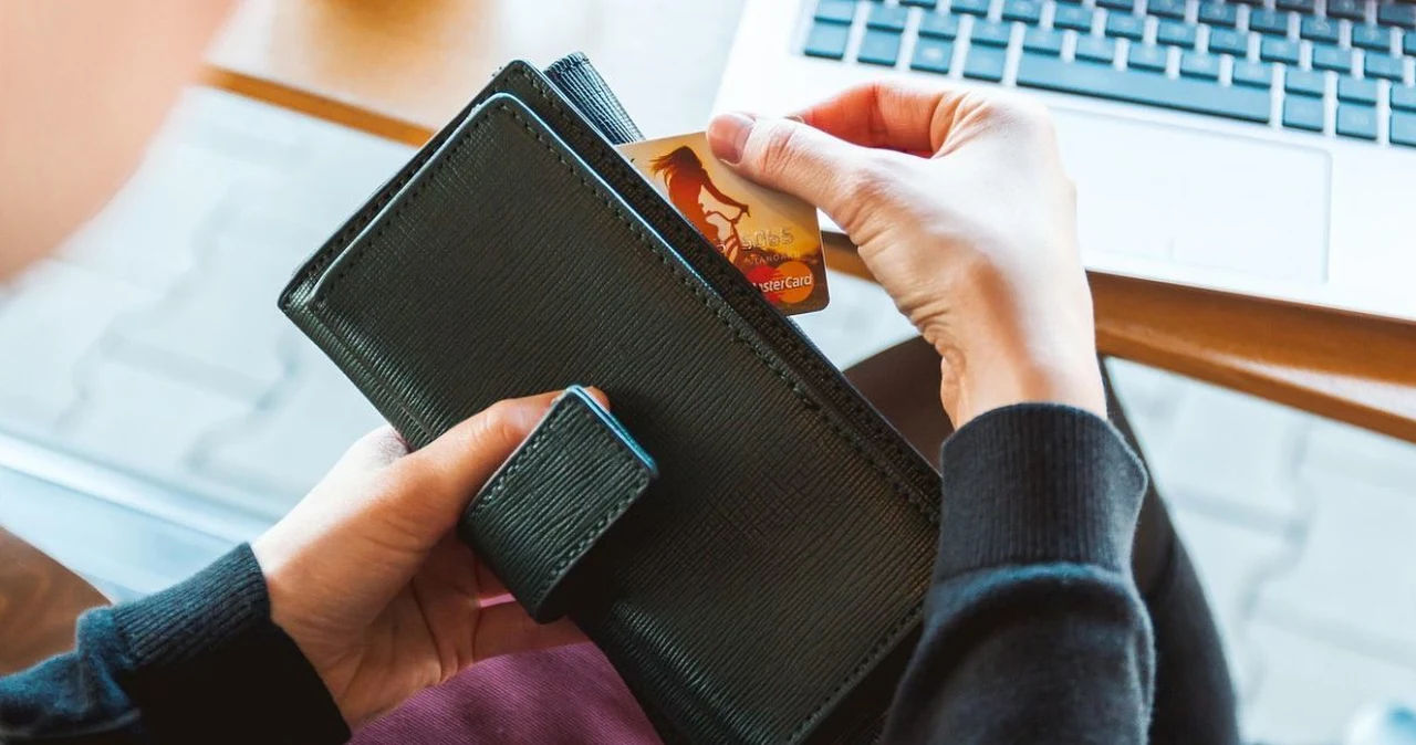 Jak poprawić zdolność kredytową dzięki karty kredytowej?