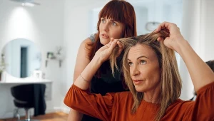 Tej fryzury lepiej unikać po 40. Niepotrzebnie dodaje lat