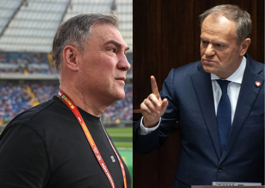 Dariusz Michalczewski i Donald Tusk Po lewej stronie kadru mężczyzna na tle stadionu sportowego, ubrany w czarną koszulkę z identyfikatorem na smyczy. Po prawej stronie kadru inny mężczyzna w garniturze i krawacie, gestykulujący poważnie z uniesionym palcem wskazującym, stojąc przy mówni...