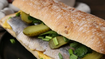 Niemcy chętnie jedzą piklinga także w bułce