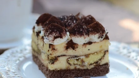 Biszkoptowe ciasto z kremem to pyszna wariacja na temat klasycznego tiramisu 