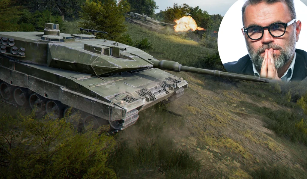 Czołg wojskowy przemieszczający się po polnej drodze, w tle eksplozja oraz sylwetka mężczyzny z brodą i okularami z rękami złożonymi pod brodą w okrągłej ramce.