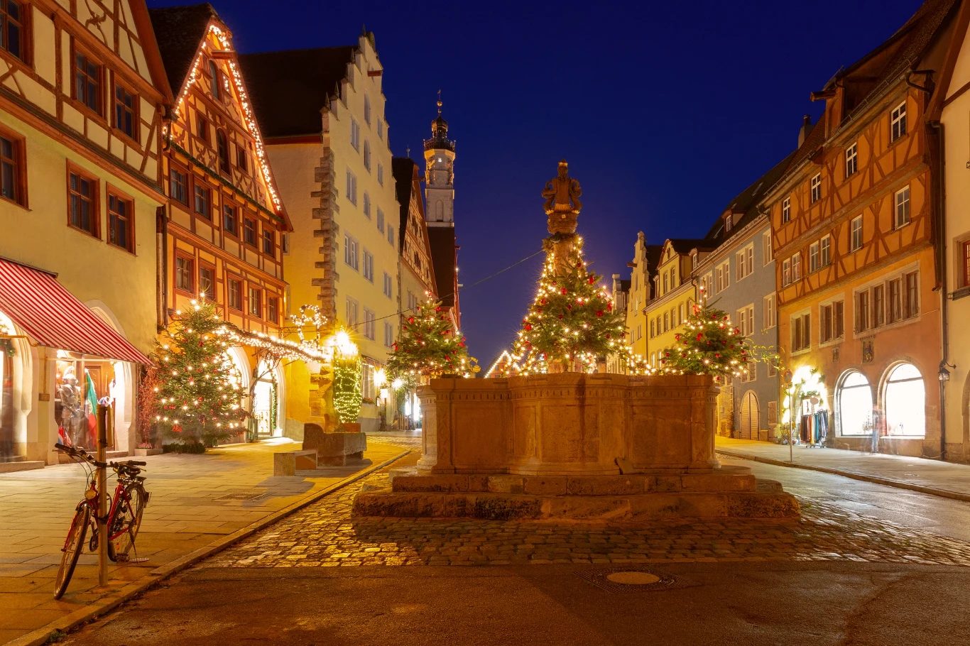 Świąteczny klimat i ozdoby gości w każdym zakątku miasta, w tym na Marktplatz
