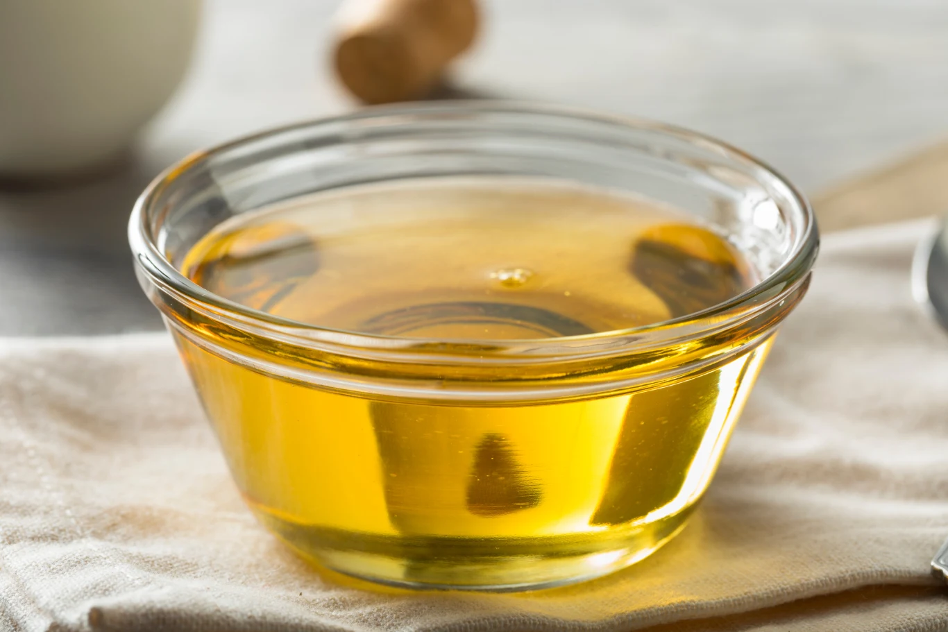 Dla seniorów ten olej jest jak naturalne lekarstwo. Nie wolno go jednak przedawkować. Dla seniorów ten olej jest jak naturalne lekarstwo. Nie wolno go jednak przedawkować.