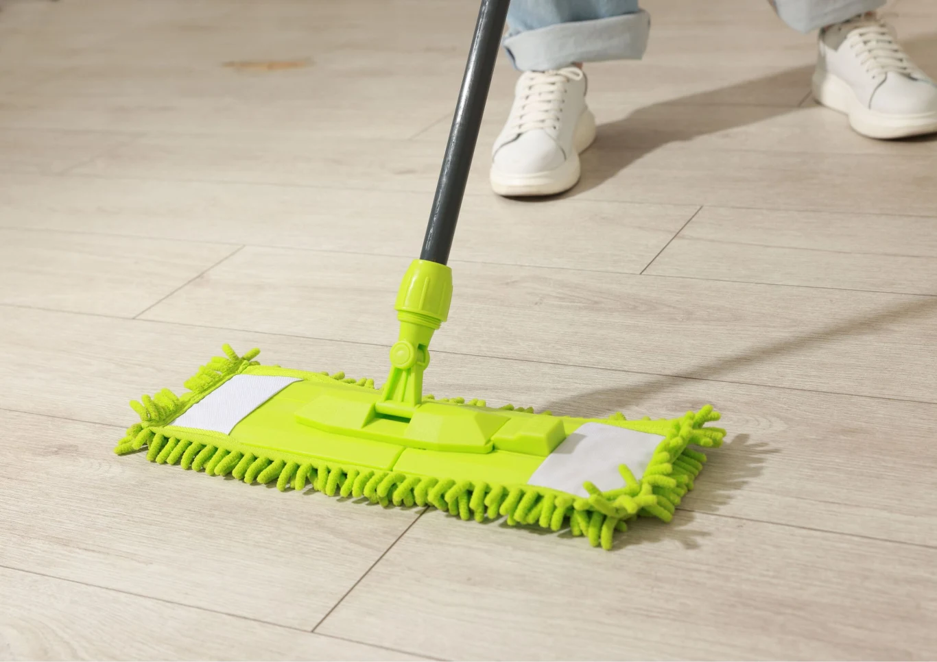 Pamiętaj o systematycznym myciu paneli. Fot. liudmilachernetska/123RF.com