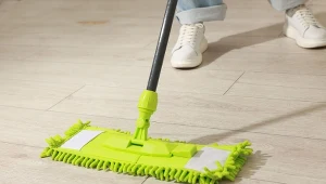 Pamiętaj o systematycznym myciu paneli. Fot. liudmilachernetska/123RF.com