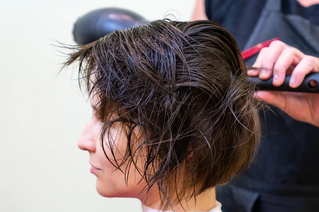 Ten trend zdominuje zimę 2025. Kolory, które mają wyglądać „drogo”