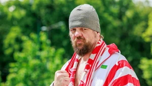 Za rolę u boku Russella Crowe'a zarobił fortunę. Później wylądował na ulicy