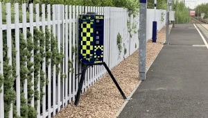 Tajemnicza "beczułka" z odblaskami. Jej widok wprawia kierowców w panikę