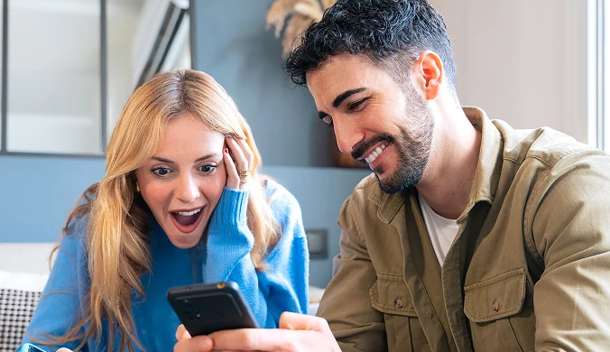 Oferty „bez limitu” są idealne dla osób, które korzystają z internetu intensywnie – oglądają filmy, pracują zdalnie, grają lub prowadzą transmisje