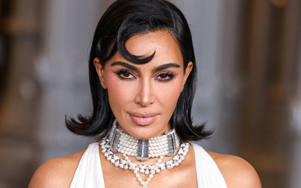 Kim Kardashian uwielbia modę i efektowne błyskotki