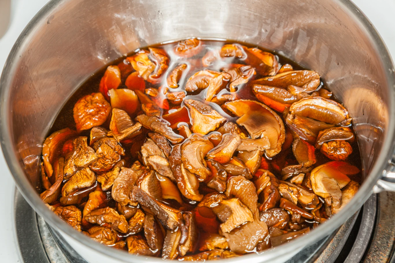 Moczenie suszonych grzybów powinno trwać nie dłużej niż 2-4 godziny