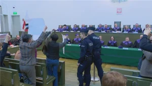 "Bardzo prosimy policję". Grupa kobiet zakłóciła obrady Sądu Najwyższego