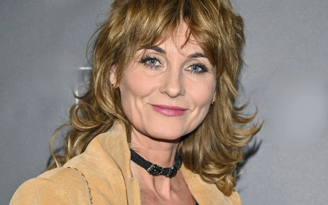 Aktorka Ilona Wrońska postawiła na elegancki czarny choker 