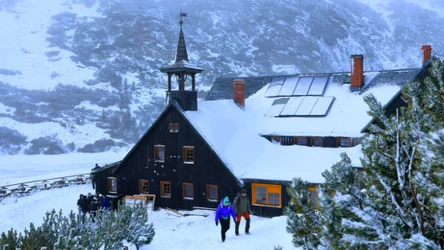 Jak wysoko jest schronisko Samotnia? 