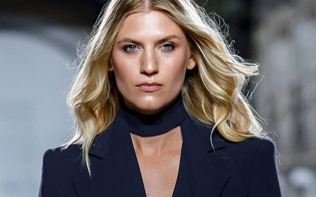 Chokery królują również na wybiegach - zwłaszcza te tasiemkowe i w formie ozdobnych "szalików"