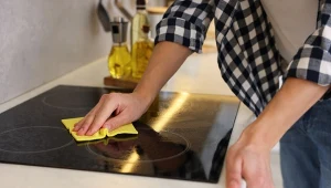 Jak wyczyścić płytę indukcyjną domowym sposobem?