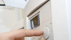 Kocioł indukcyjny może współpracować niemal z każdą istniejącą instalacją wodną, zarówno grzejnikową, jak i podłogową.