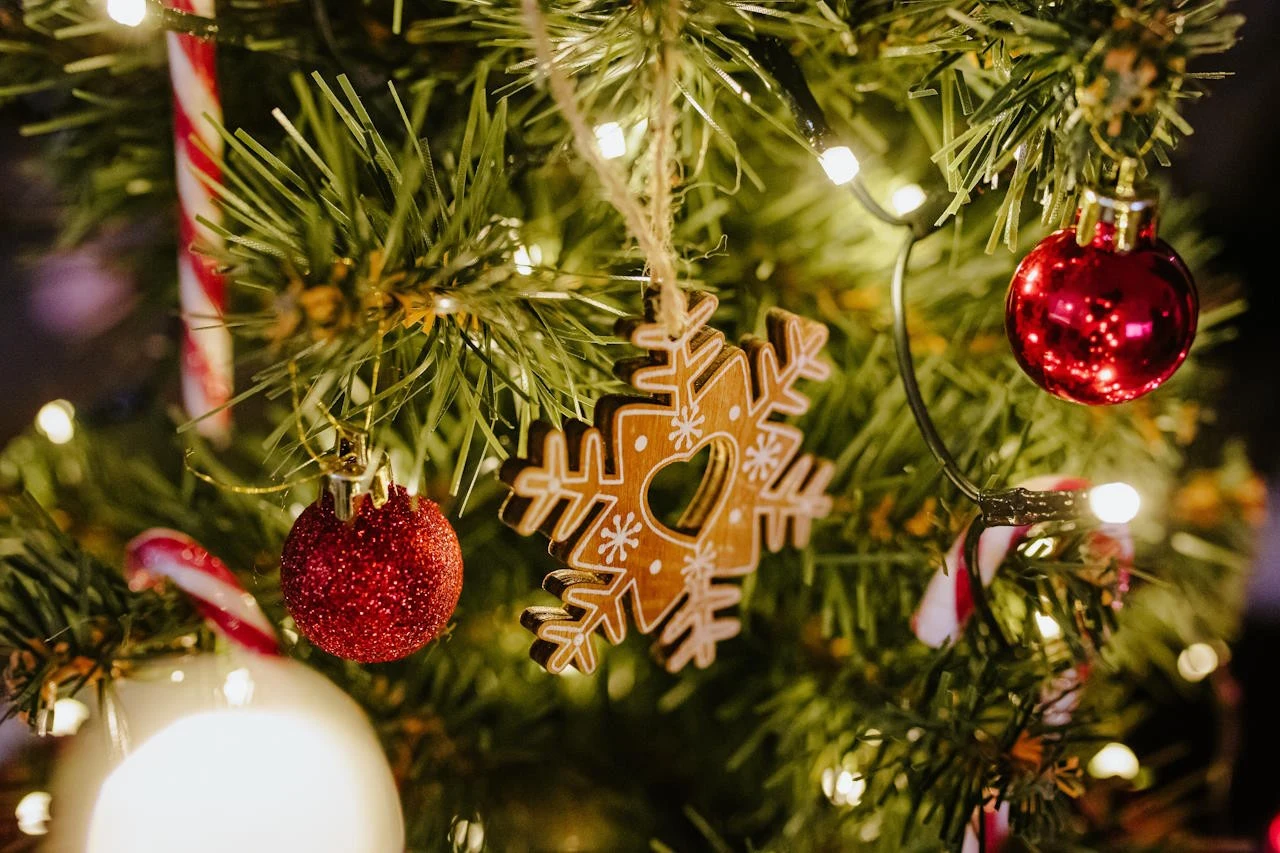 Święta, które błyszczą, wirują i bawią