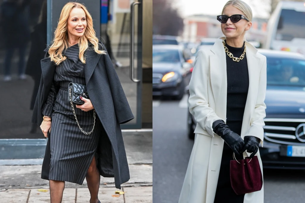 Dwie elegancko ubrane kobiety w płaszczach, pierwsza w ciemnoszarym płaszczu i czarnej sukience w prążki z torebką na łańcuszku, druga w białym płaszczu, czarnej sukience, okularach przeciwsłonecznych i czarnych rękawiczkach, trzyma bordową torebkę, w ...