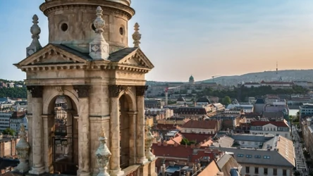 Widok z tarasu Bazyliki św. Stefana w Budapeszcie zapiera dech. Niestety to piękne miasto ma także swoje ciemne strony