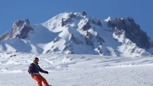 Mało kto kojarzy ją z zimą, a stoki ma imponujące. Narty jak w Alpach za pół ceny 