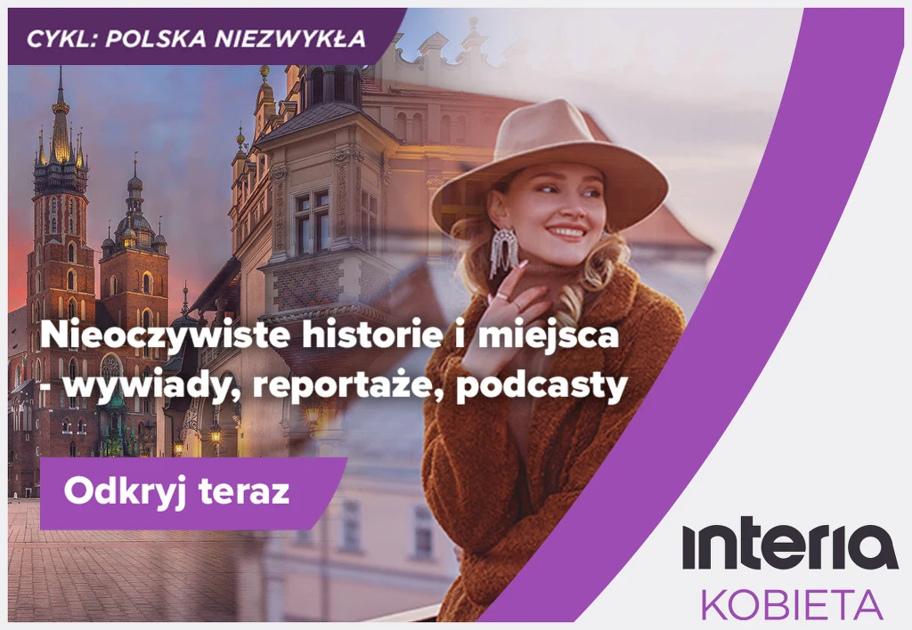 Uśmiechnięta kobieta w stylowym kapeluszu i brązowym płaszczu pozuje na tle zabytkowych budynków Krakowa, po lewej stronie tekst zachęcający do zapoznania się z reportażami i podcastami o nieoczywistych miejscach.