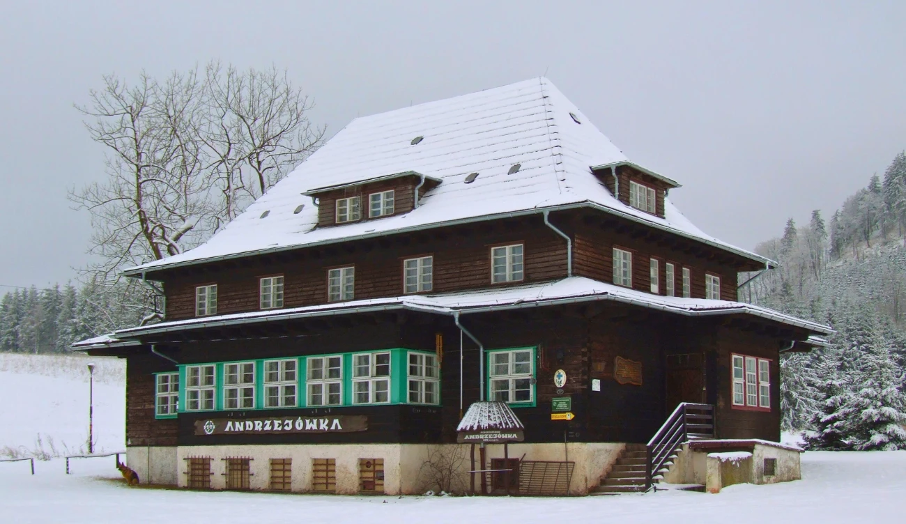 W jakich górach jest schronisko Andrzejówka? W jakich górach jest schronisko Andrzejówka?