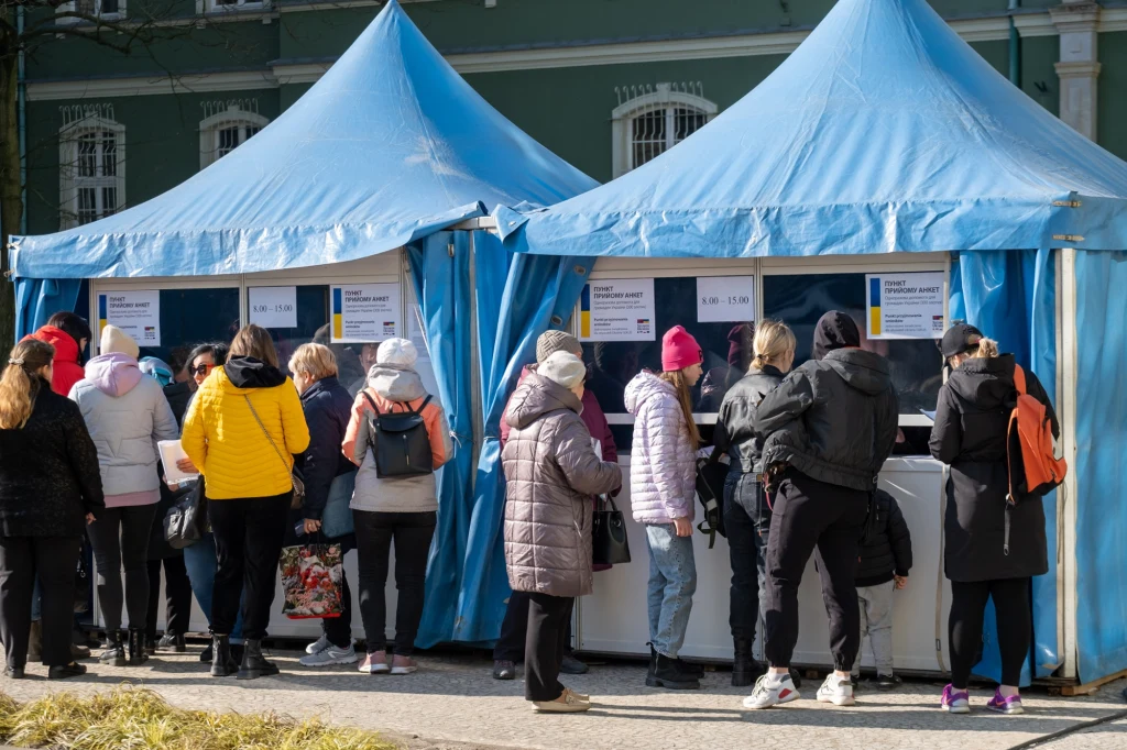 Najwięcej wniosków o udzielenie zezwolenia na pobyt w Polsce zgłoszono na Mazowszu Najwięcej wniosków o udzielenie zezwolenia na pobyt w Polsce zgłoszono na Mazowszu