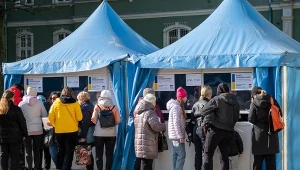 "Oblężenie" w urzędach, najwięcej wniosków na Mazowszu. To dopiero początek