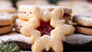 Linzer Augen to kruche ciasteczka z marmoladą