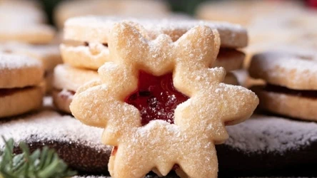 Linzer Augen to kruche ciasteczka z marmoladą