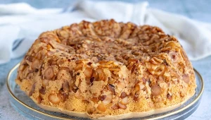 Piękne ciasto z orzechami to wypiek, który sprawdzi się na święta