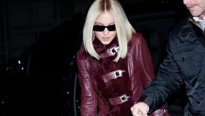 Gdy pojawia się w czerwieni, patrzą tylko na nią. Wygląda magnetycznie