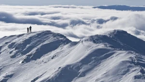 Spacer ponad chmurami w polskich górach. Zachwycający efekt inwersji