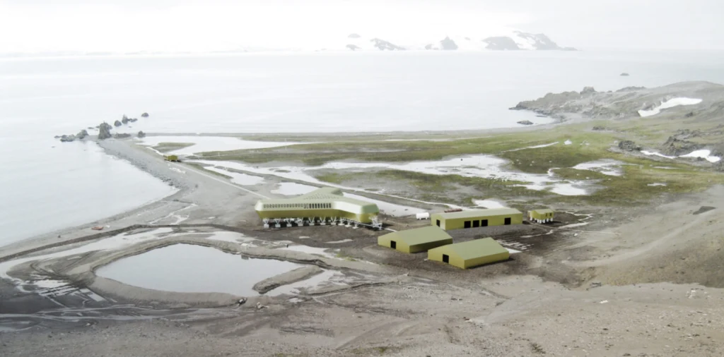 Placówka badawcza składająca się z kilku budynków położona na wybrzeżu wśród surowego, arktycznego krajobrazu z widocznym w tle morzem i wzgórzami pokrytymi lodem oraz śniegiem.