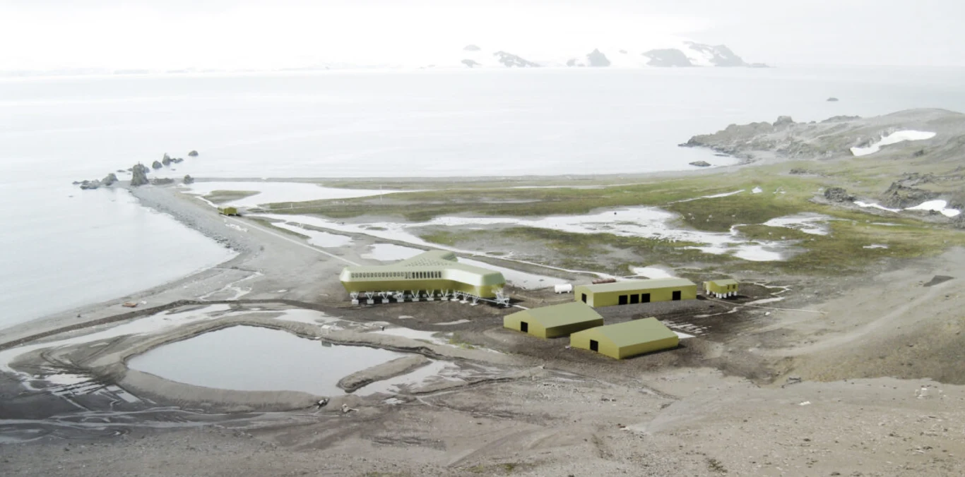 Placówka badawcza składająca się z kilku budynków położona na wybrzeżu wśród surowego, arktycznego krajobrazu z widocznym w tle morzem i wzgórzami pokrytymi lodem oraz śniegiem.