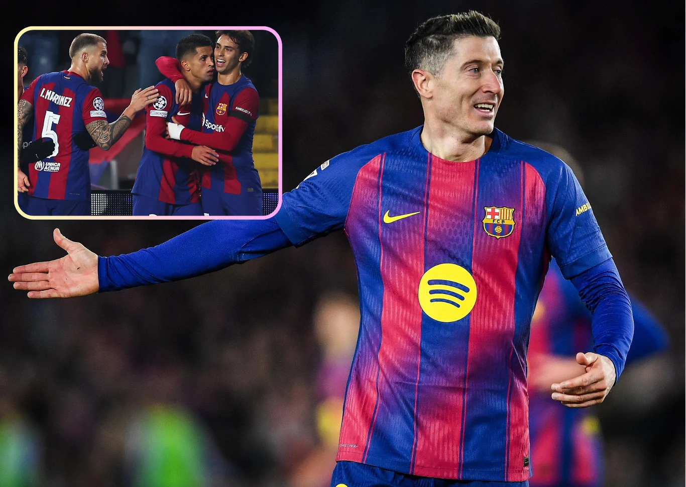 Zawodnik FC Barcelony w stroju meczowym na pierwszym planie podczas rozgrywki, w tle rozmyte trybuny stadionu, w lewym górnym rogu wstawka z innymi piłkarzami tej samej drużyny celebrującymi akcję lub bramkę.