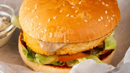 Domowe fish burgery z pastą jajeczną - szybkie, zdrowe i pełne smaku danie od Karoliny Stolarskiej-Bigos