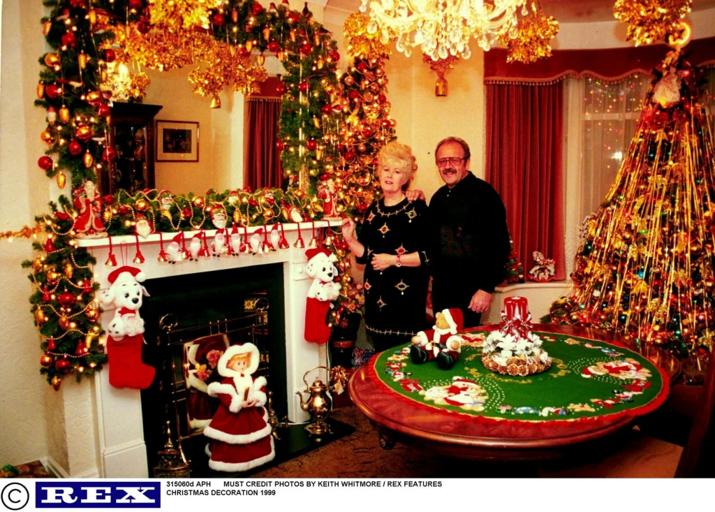 Dużo - więcej - lata 90. Ozdoby, kolory i klimat tamtych czasów właśnie zaliczają swój wielki powrót