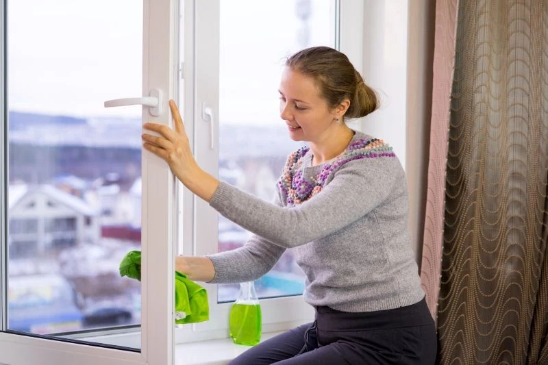 Dlaczego ramy okienne zachodzą brudem i żółkną