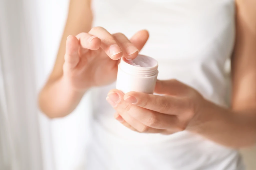 Tania maść z apteki z dobrym składem - może zdziałać cuda na twojej skórze