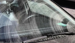 Wycieraczki zostawiają smugi. Jeden trik przywróci je do życia