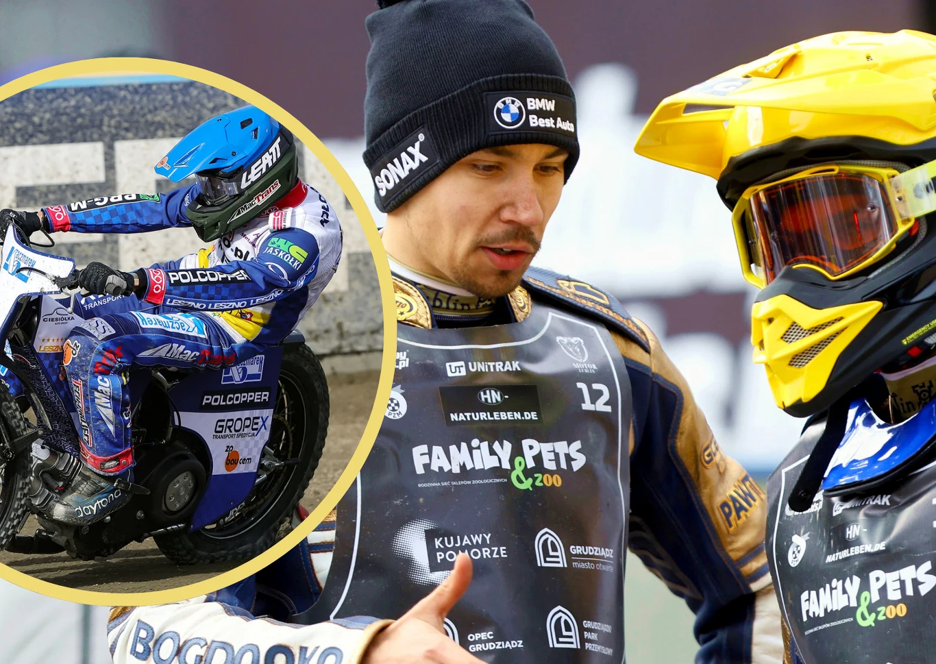 Emerytura Janusza Kołodzieja coraz bliżej. Ludzi, którzy chcieli w jego miejsce miejsce ściągnąć Dominika Kuberę już w Unii Leszno nie ma. Dwóch żużlowców w pełnym ekwipunku sportowym rozmawia ze sobą na tle toru. Jeden z nich ma na sobie żółty kask i gogle, a drugi czapkę i kurtkę zespołu, przy czym wykonuje gest dłonią. W okrągłym wstawieniu motocyklista jadący po torze żużlowym w akcji.