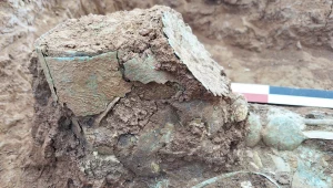 Kobieta z odwróconą koroną. Tajemniczy pochówek z Grecji