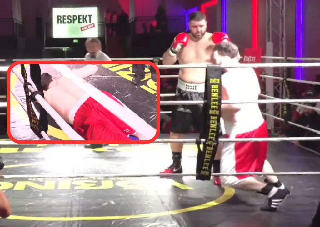 Dwóch bokserów w ringu, jeden z nich klęczy, drugi stoi w rękawicach bokserskich i patrzy w jego stronę. W rogu zdjęcia powiększenie ukazujące leżącego na brzuchu boksera przy linach.