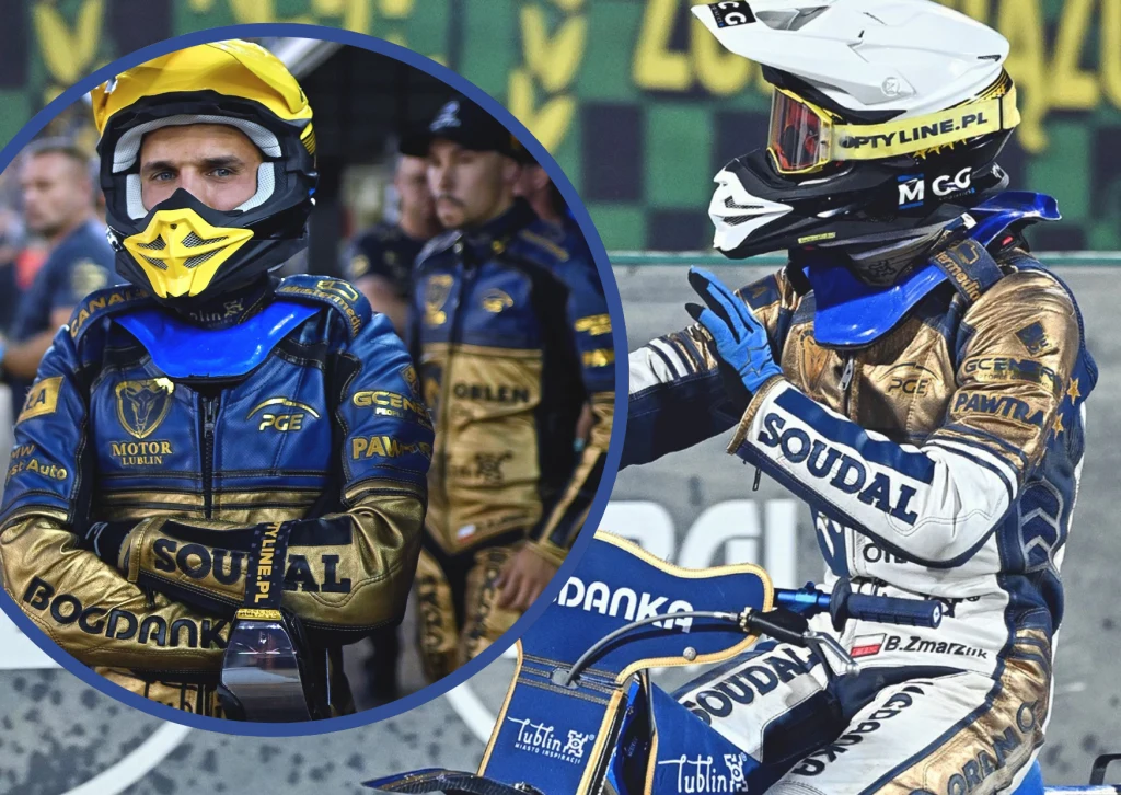 Dwaj żużlowcy w kombinezonach sportowych z widocznymi sponsorami i logotypami, jeden z nich na motocyklu podczas przygotowań do jazdy, drugi stoi w tle przy torze.