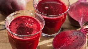 Sok z buraków doskonale sprawdza się przy odchudzaniu. A to niejedyne zalety tego napoju!