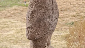 Tajemnicza figura z zaszytymi ustami. Ma 11 tys. lat!