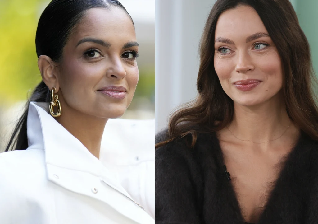 Dwie kobiety patrzące w różne strony, jedna w białym ubraniu z dużymi złotymi kolczykami, druga w ciemnym swetrze, obie uśmiechnięte, widoczne w portretowym zbliżeniu.